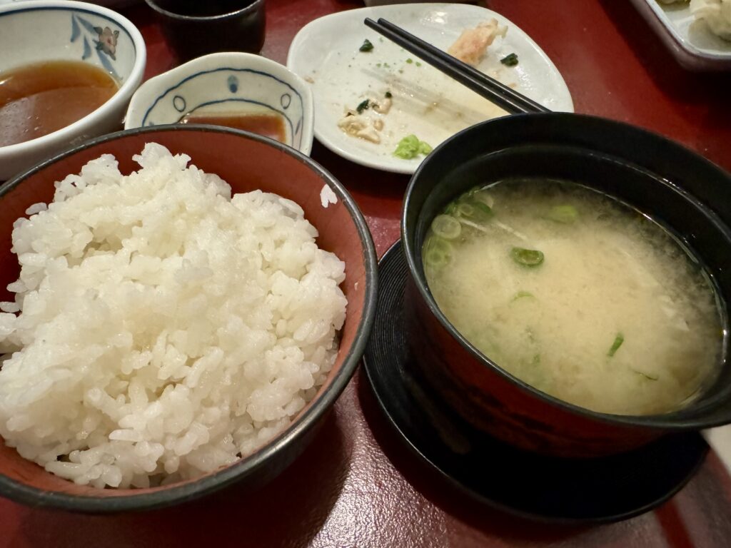 ご飯と味噌汁