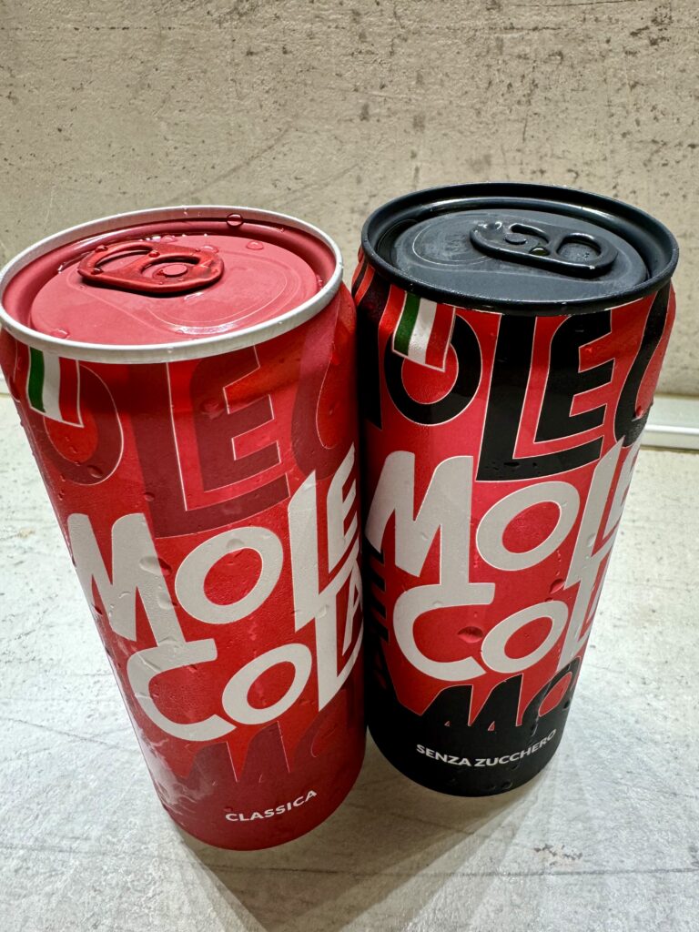 Mole Cola の缶