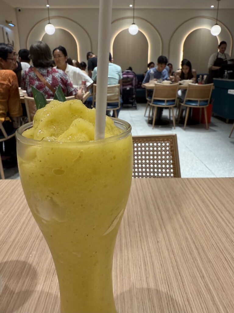 黄色のフローズンドリンク